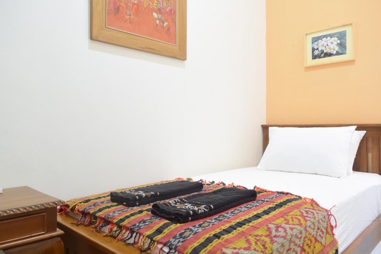 The Cabin Hotel Ambasador Yogyakarta Bagian luar foto