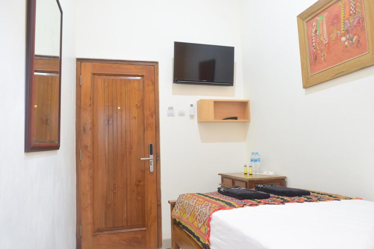 The Cabin Hotel Ambasador Yogyakarta Bagian luar foto