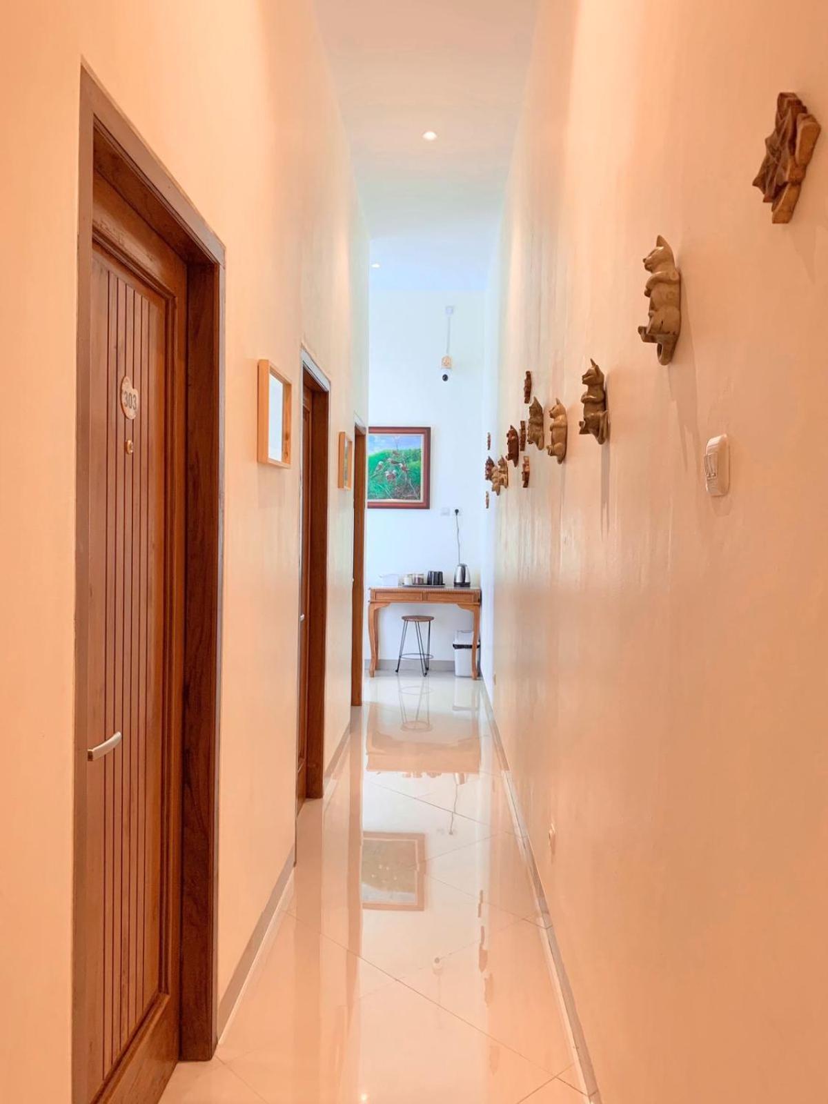 The Cabin Hotel Ambasador Yogyakarta Bagian luar foto