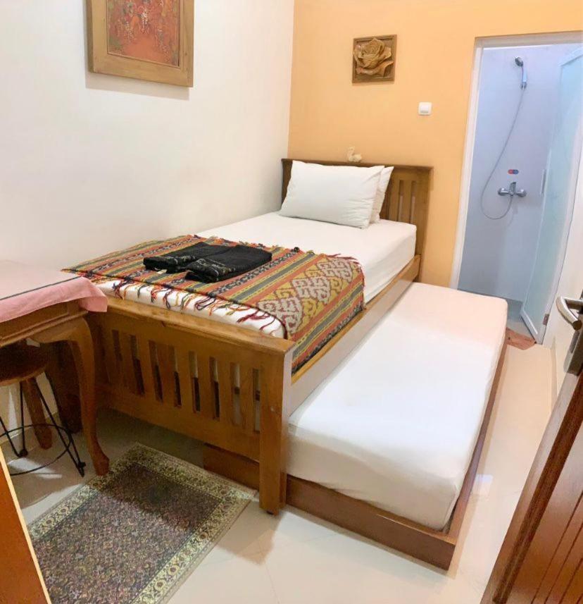 The Cabin Hotel Ambasador Yogyakarta Bagian luar foto